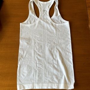 Lululemon Swiftly Tech Racerbank tank